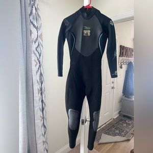 Womens 5/6 wetsuit 3.2m